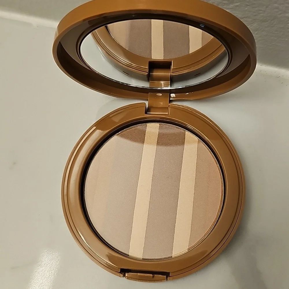 Belle Beauty Bronzabelle Bronzer Highlighter In 'Ray Of Sunshine'. New & Unused.